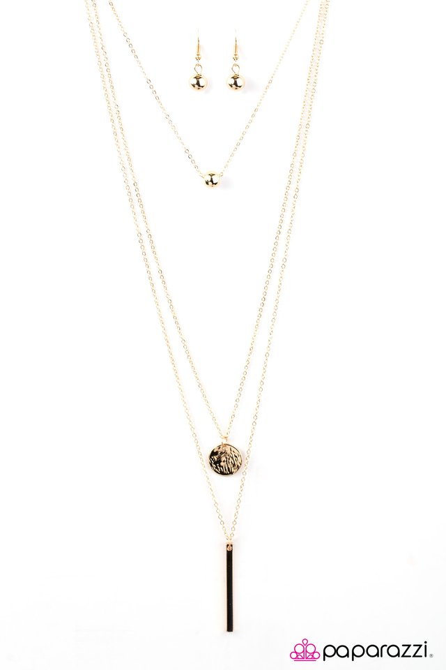 Paparazzi ♥ Metal Muse - Gold ♥ Necklace