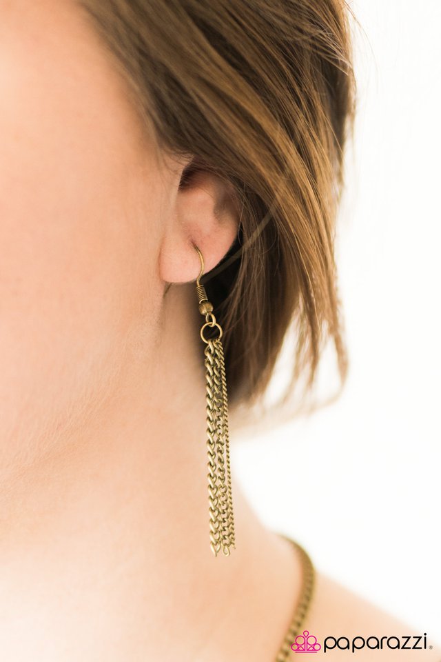 Paparazzi ♥ Rise Of Rome - Brass ♥ Necklace