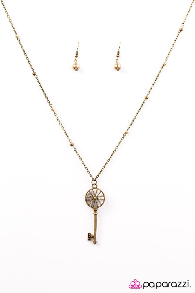 Paparazzi ♥ Love Is The Key To Happiness - Brass ♥ Necklace