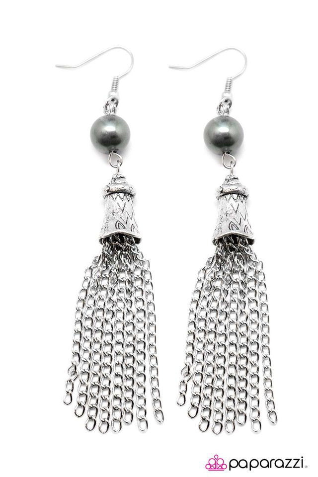 Paparazzi ♥ Catch Me, Im Falling - Silver ♥ Earrings