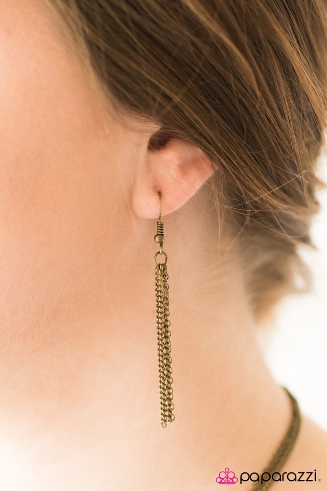 Paparazzi ♥ On DIVA Ground - Brass ♥ Necklace