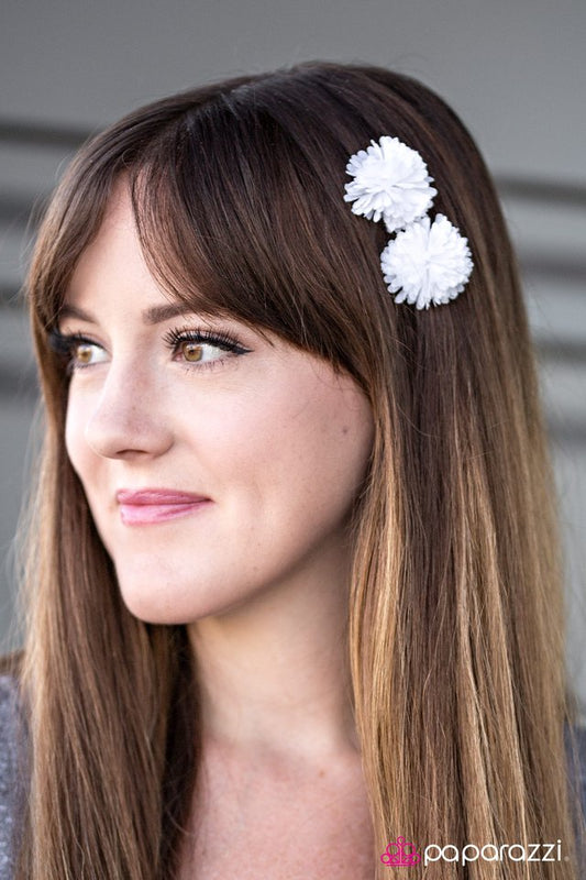 summer-pom-poms-white-p7ss-wtxx-040xx