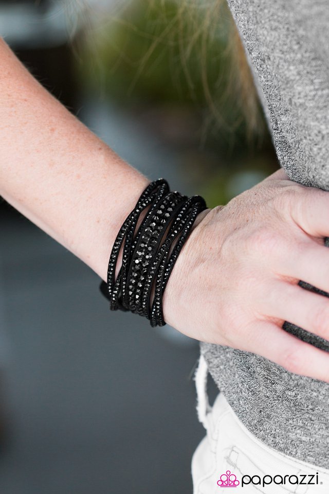 all-hairspray-and-glitter-black-p9di-urbk-070xx