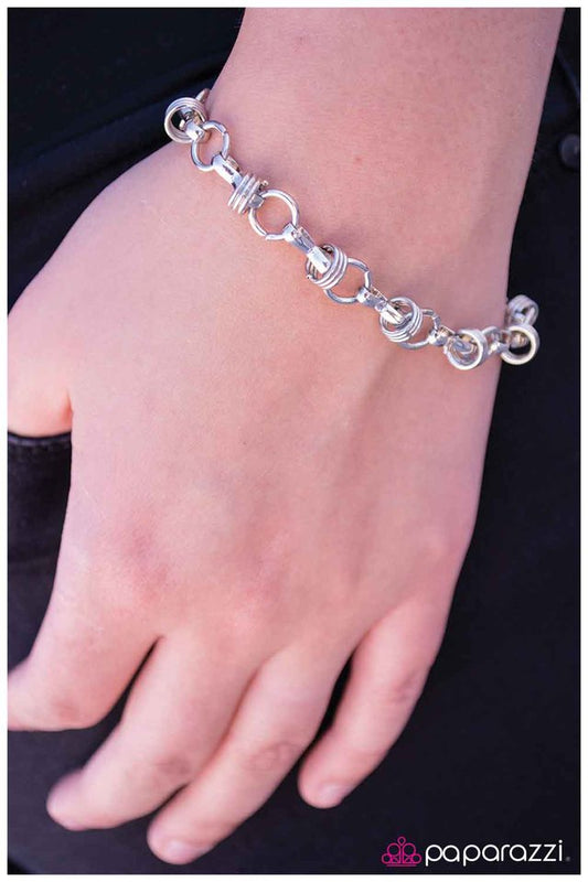 hanging-in-the-balance-p9da-svxx-002il