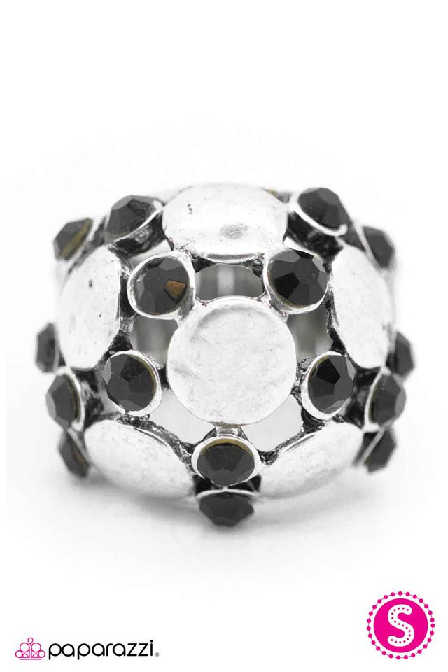 Paparazzi ♥ On the Spot - Black ♥ Ring