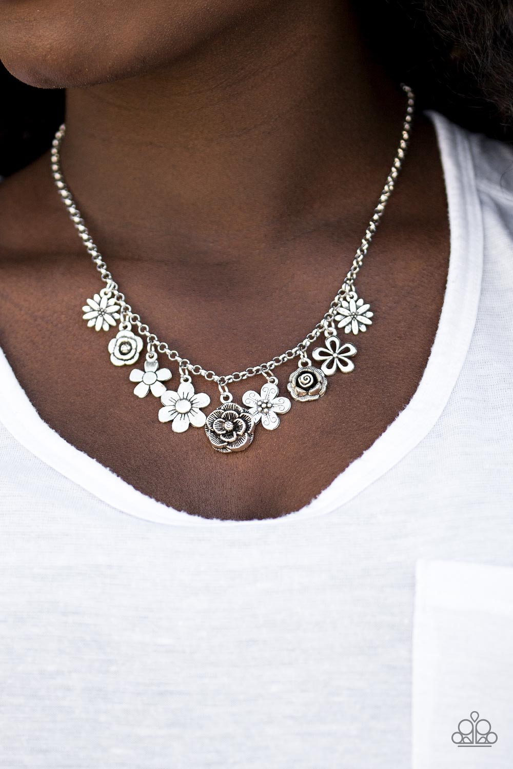 Paparazzi ♥ Head Over ROSES - Silver ♥  Necklace