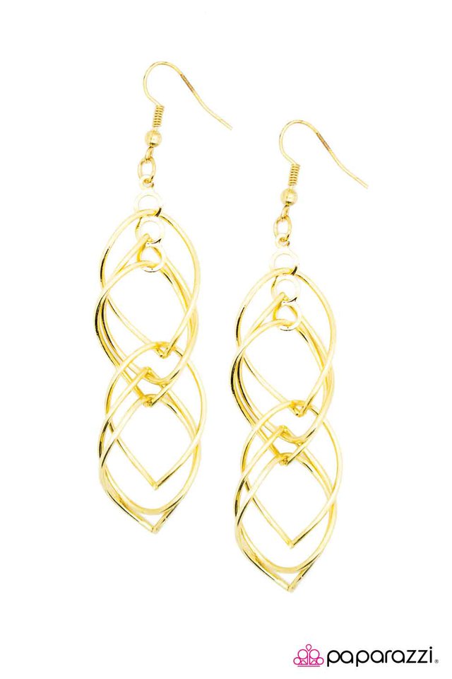 Paparazzi ♥ A Daring Escape - Gold ♥ Earrings