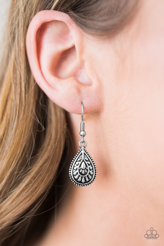 Paparazzi ♥ Stormy Sonata - Silver ♥ Earrings