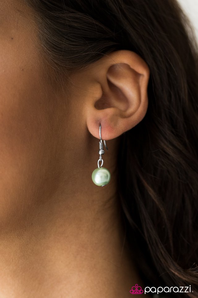 Paparazzi ♥ Not Your Mamas Pearls - Green ♥ Necklace