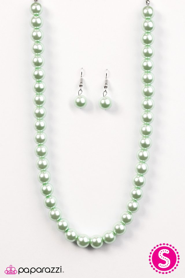 Paparazzi ♥ Not Your Mamas Pearls - Green ♥ Necklace