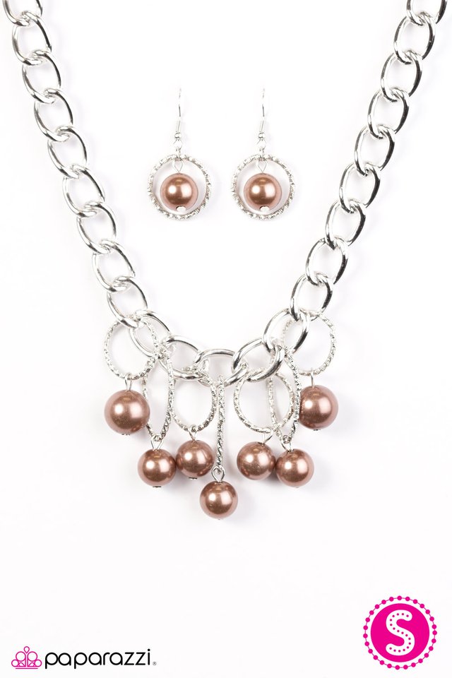Paparazzi ♥ Classic Girl - Brown ♥ Necklace