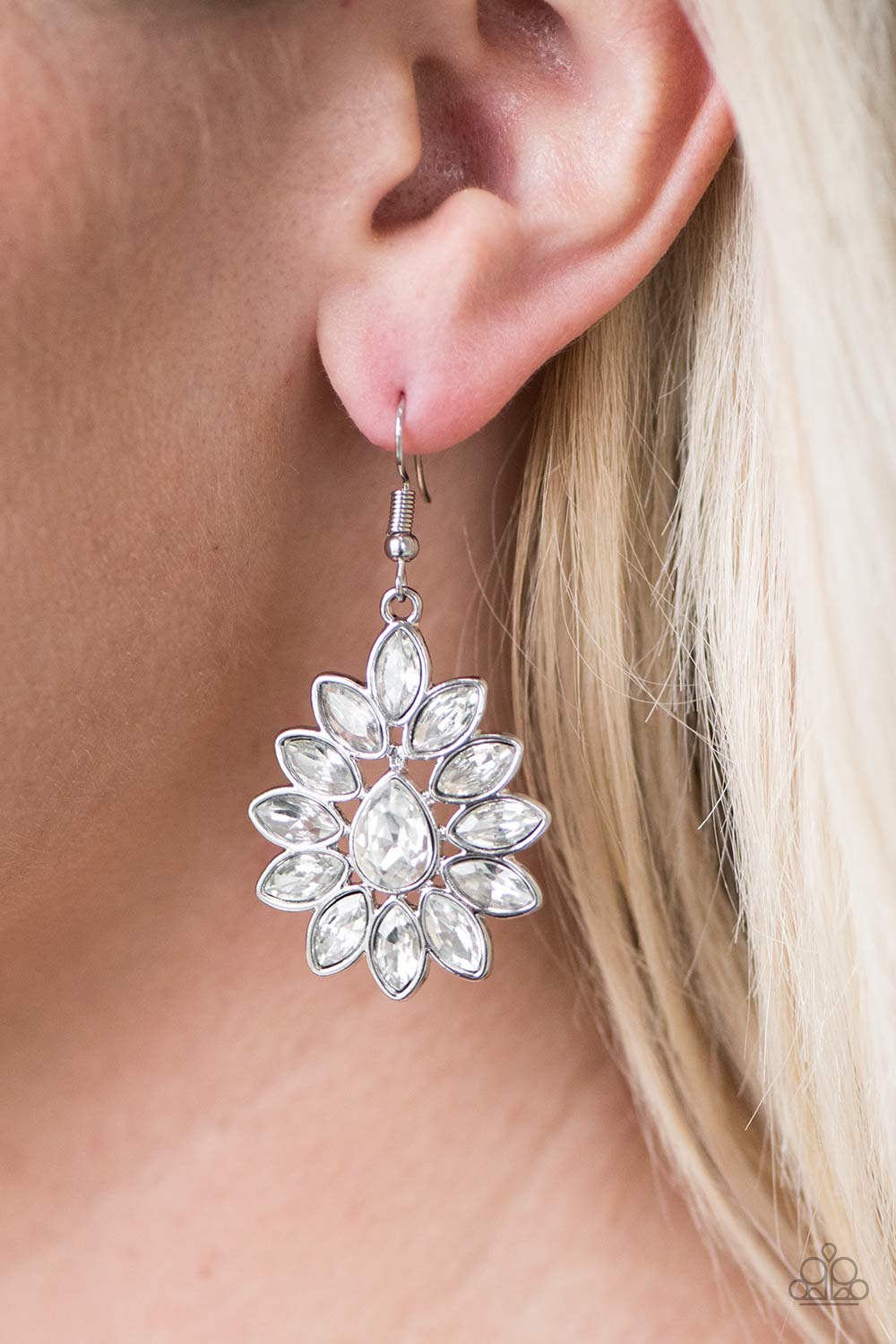 Paparazzi ♥ Sparkle On Command - White ♥  Earrings