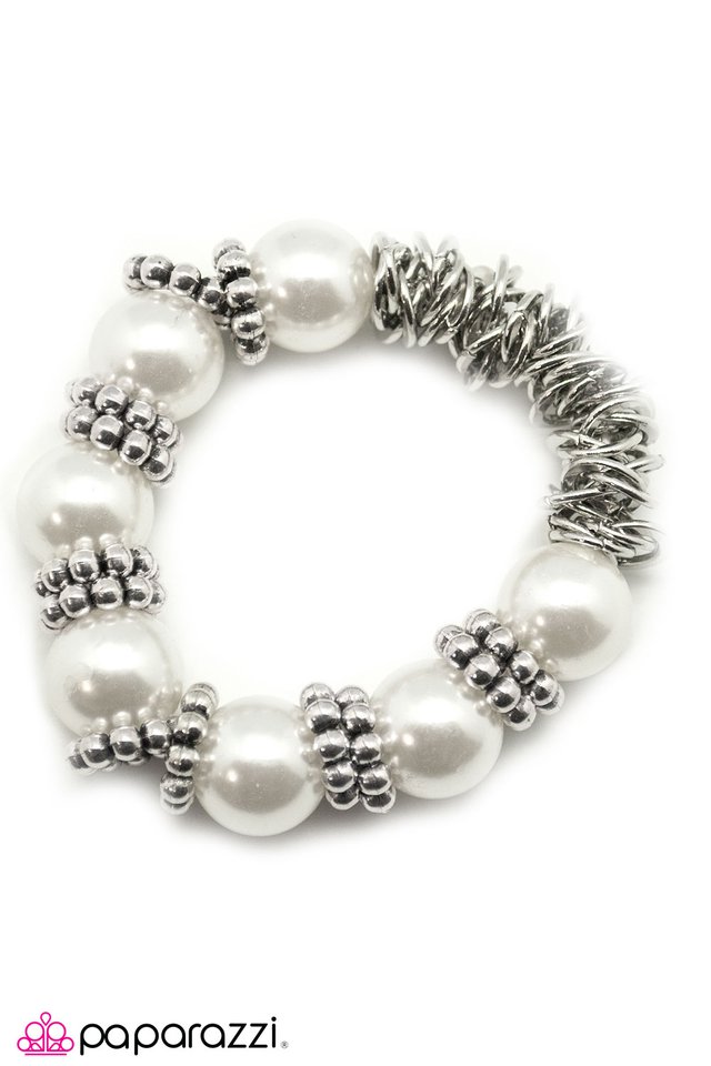 Paparazzi ♥ Miss Understood - White ♥ Bracelet