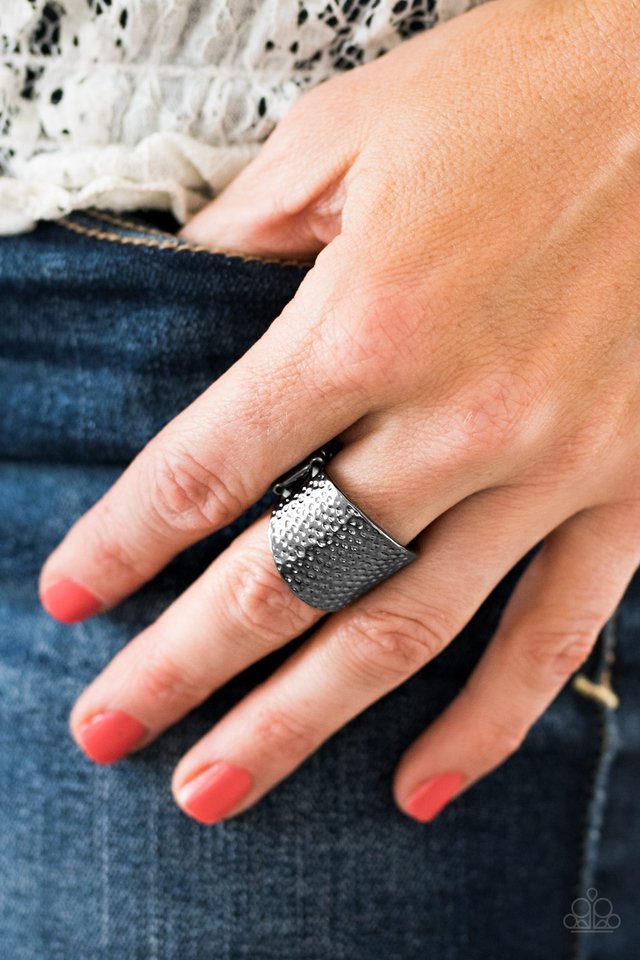 Paparazzi ♥ Hammer It Home - Black ♥ Ring