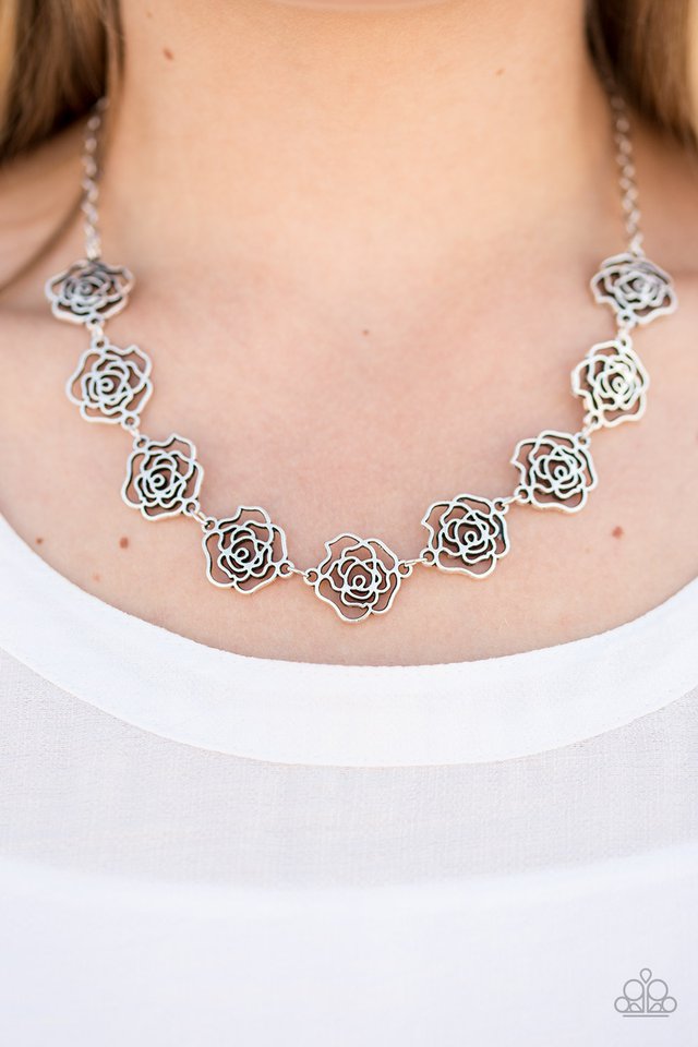 Paparazzi ♥ Fleur de Flirt - Silver ♥ Necklace