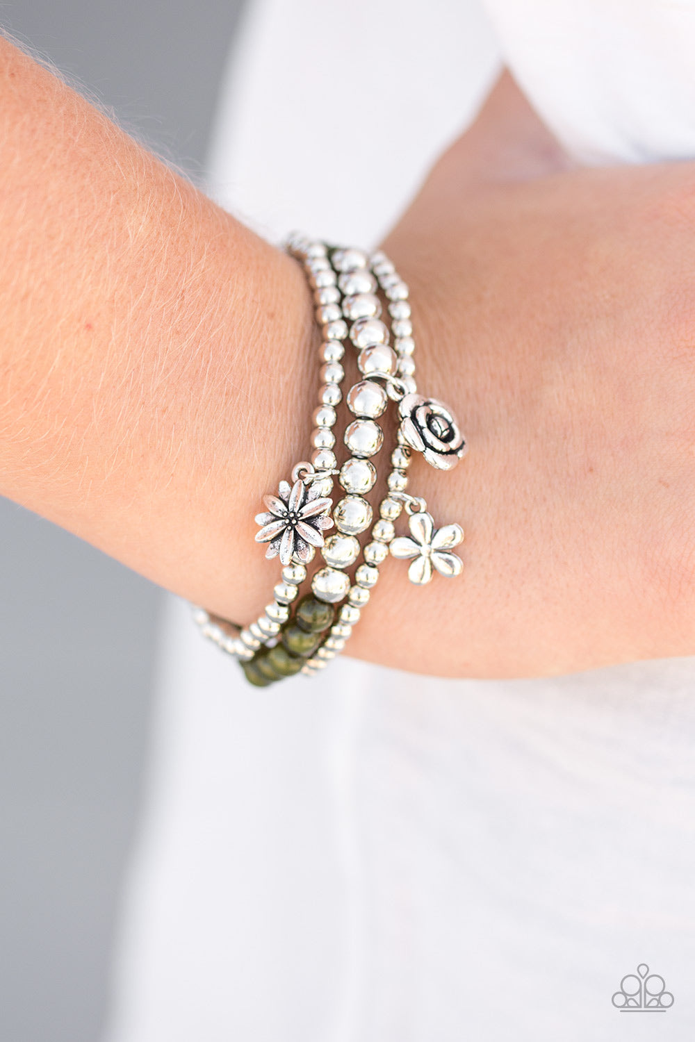 Paparazzi ♥ Gardenia Party - Green ♥  Bracelet