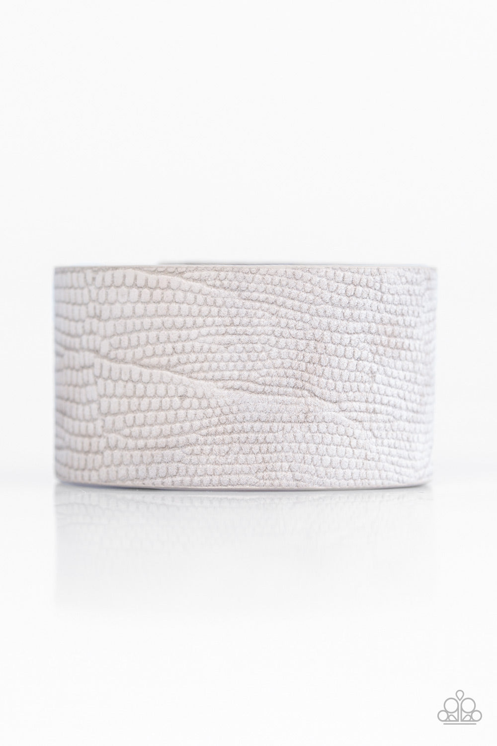 on-your-beast-behavior-silver-p9ur-svxx-031xx