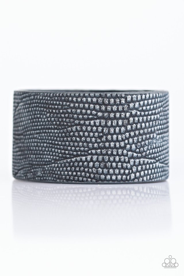 on-your-beast-behavior-blue-p9ur-blxx-050xx