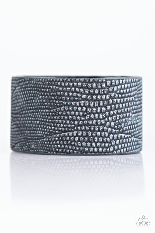 on-your-beast-behavior-blue-p9ur-blxx-050xx