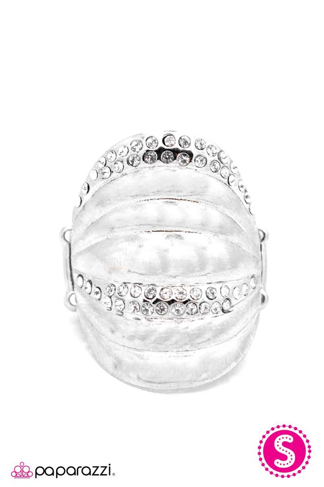 Paparazzi ♥ Graded on a Curve - White ♥ Ring