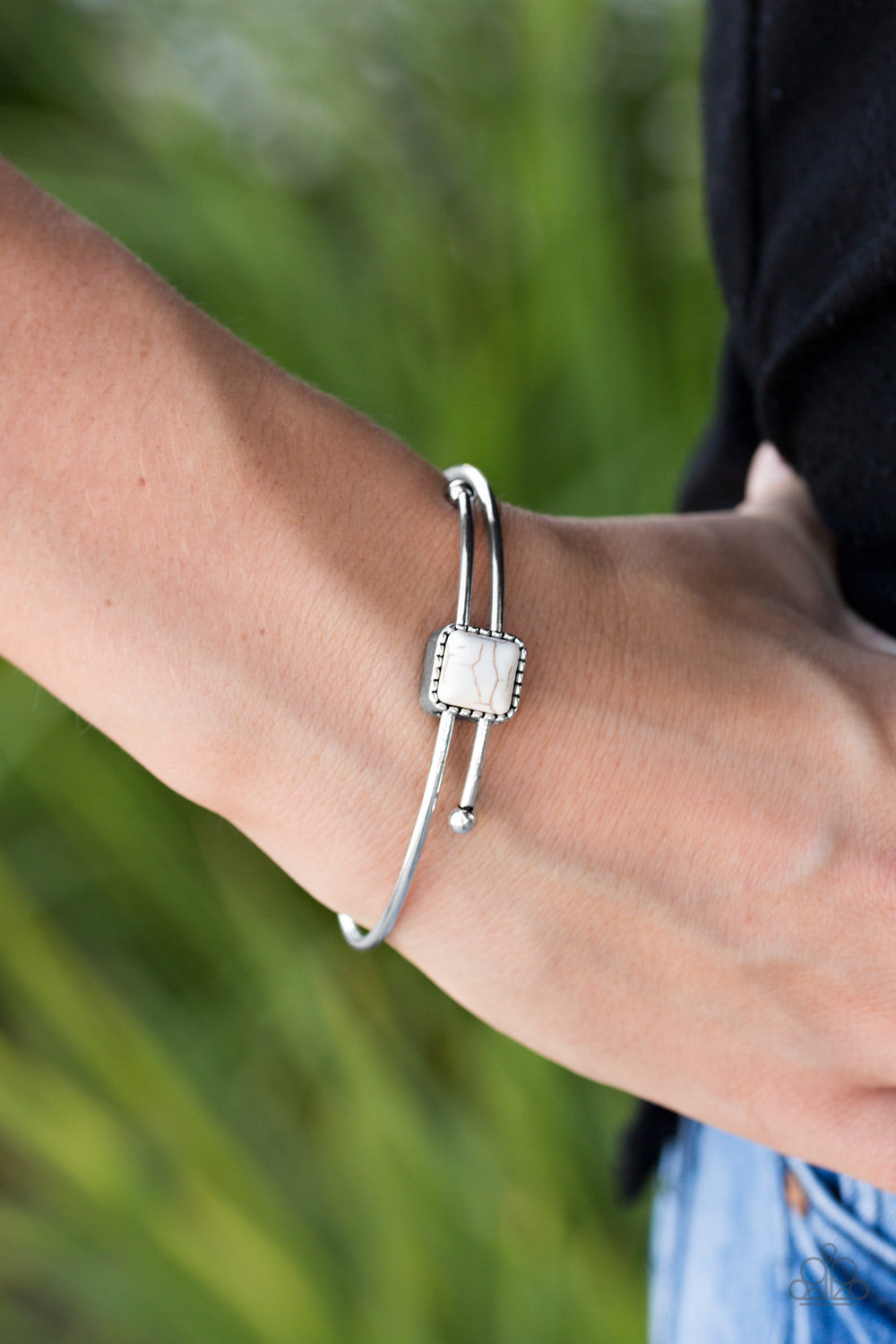 Paparazzi ♥ Cherokee Cliffs - White ♥  Bracelet