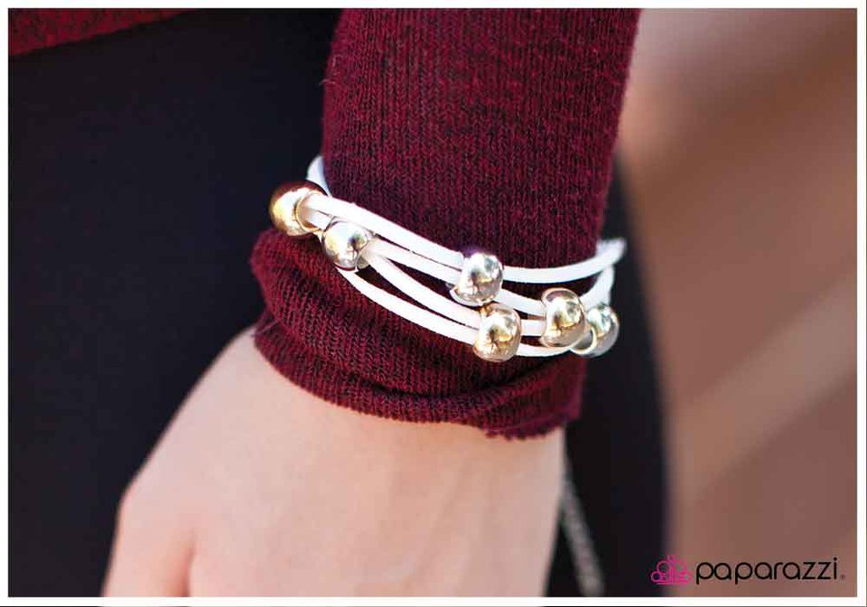 overly-understated-white-p9se-wtxx-001it