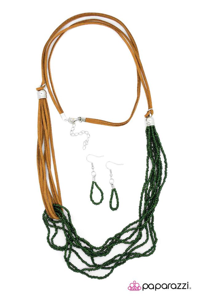 Paparazzi ♥ Dancing in the Desert - Green ♥ Necklace