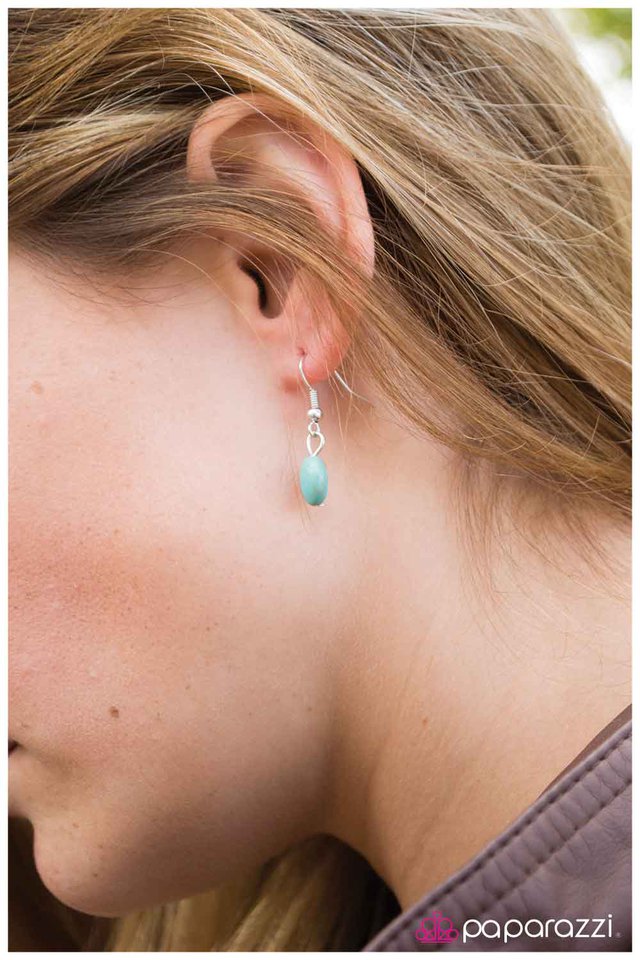 Paparazzi ♥ Weeping Rock - Blue ♥ Necklace
