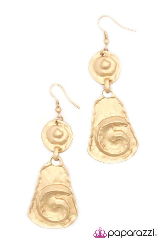 Paparazzi ♥ Cut to the Chase - Gold ♥ Earrings