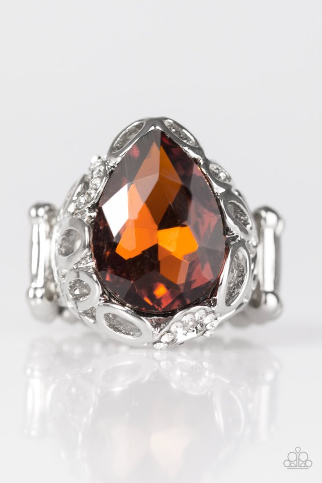 live-like-a-queen-brown-p4re-bnxx-076xx