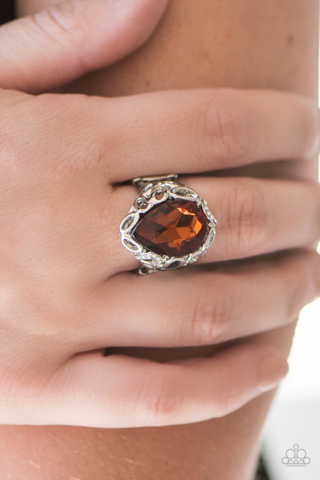 Paparazzi ♥ Live Like A Queen - Brown ♥ Ring