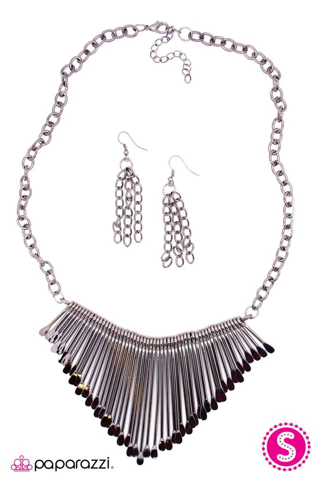 Paparazzi ♥ Brilliantly Barricaded - Black ♥ Necklace