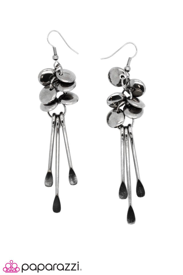 Paparazzi ♥ Keep Me Posted - Black ♥ Earrings