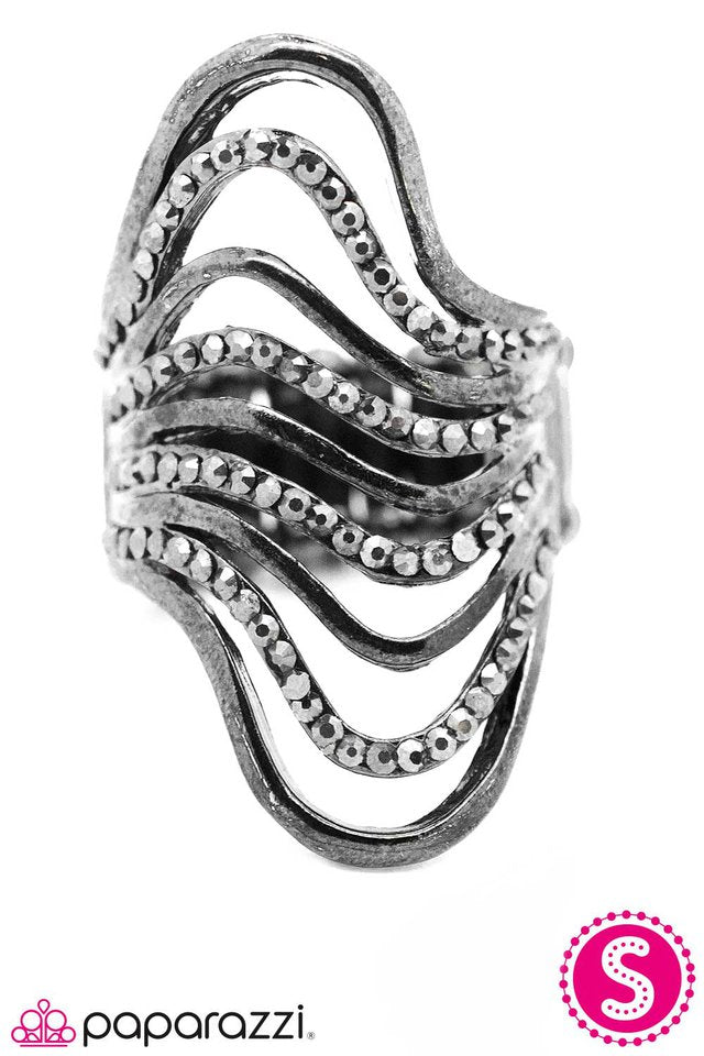 Paparazzi ♥ Rolling In It - Gunmetal ♥ Ring