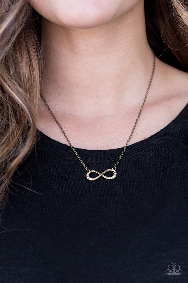 Paparazzi ♥ Forever Glamorous - Brass ♥ Necklace