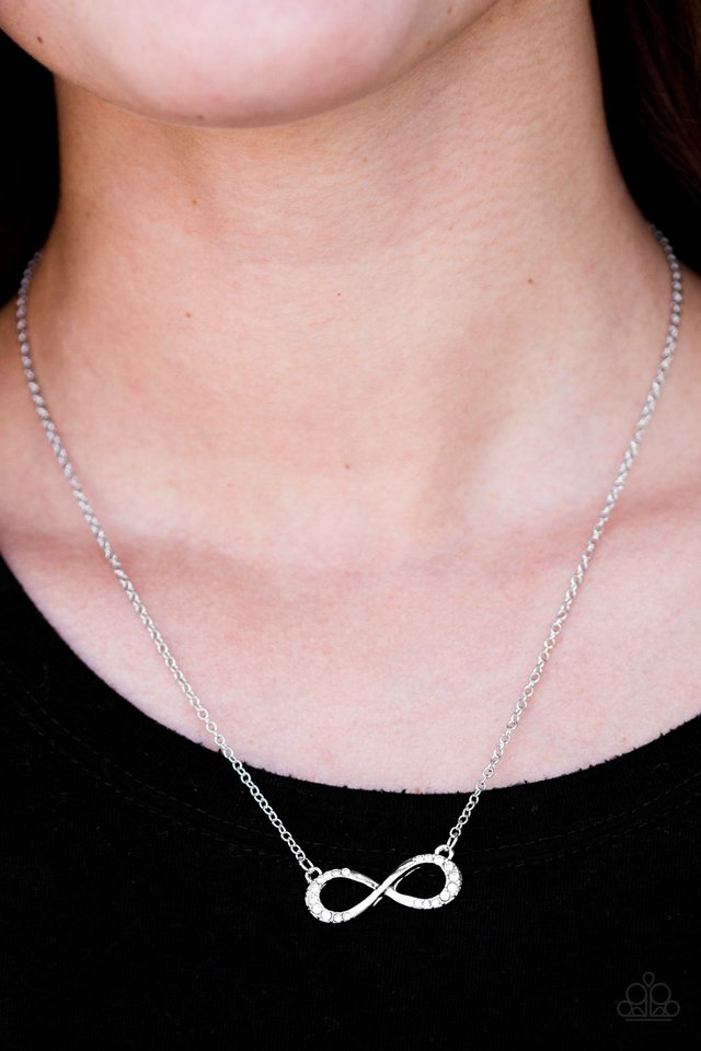 Paparazzi ♥ Forever Glamorous - White ♥ Necklace