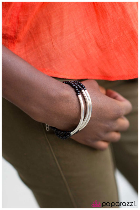 threes-a-crowd-p9se-bksv-002fn