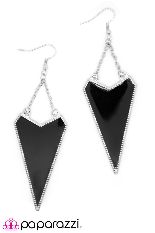 Paparazzi ♥ Tough As Nails - Black ♥ Earrings