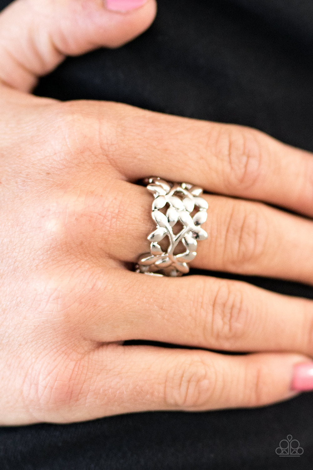 Paparazzi ♥ Get Your GROVE On - Silver ♥  Ring