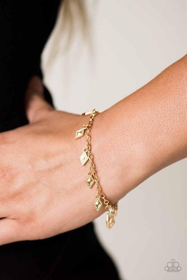 Paparazzi ♥ Diamond Dunes - Gold ♥ Bracelet