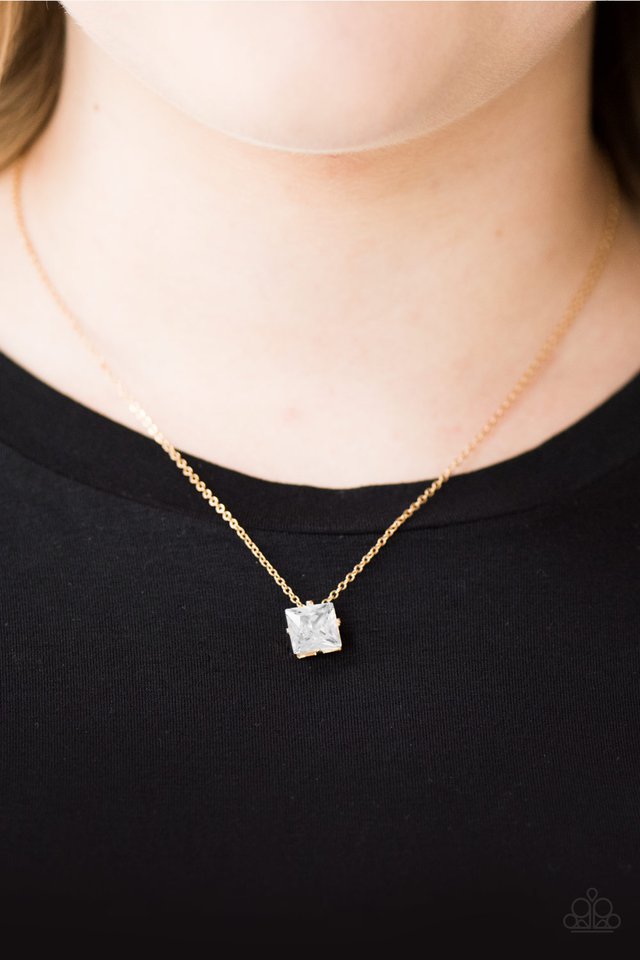 Paparazzi ♥ Everyones A Star - Gold ♥ Necklace