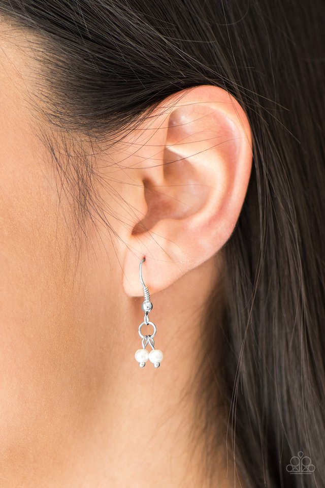 Paparazzi ♥ Chic On Fleek - White ♥ Necklace