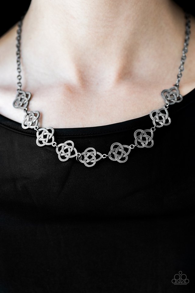 Paparazzi ♥ Cunning Cleopatra - Black ♥ Necklace