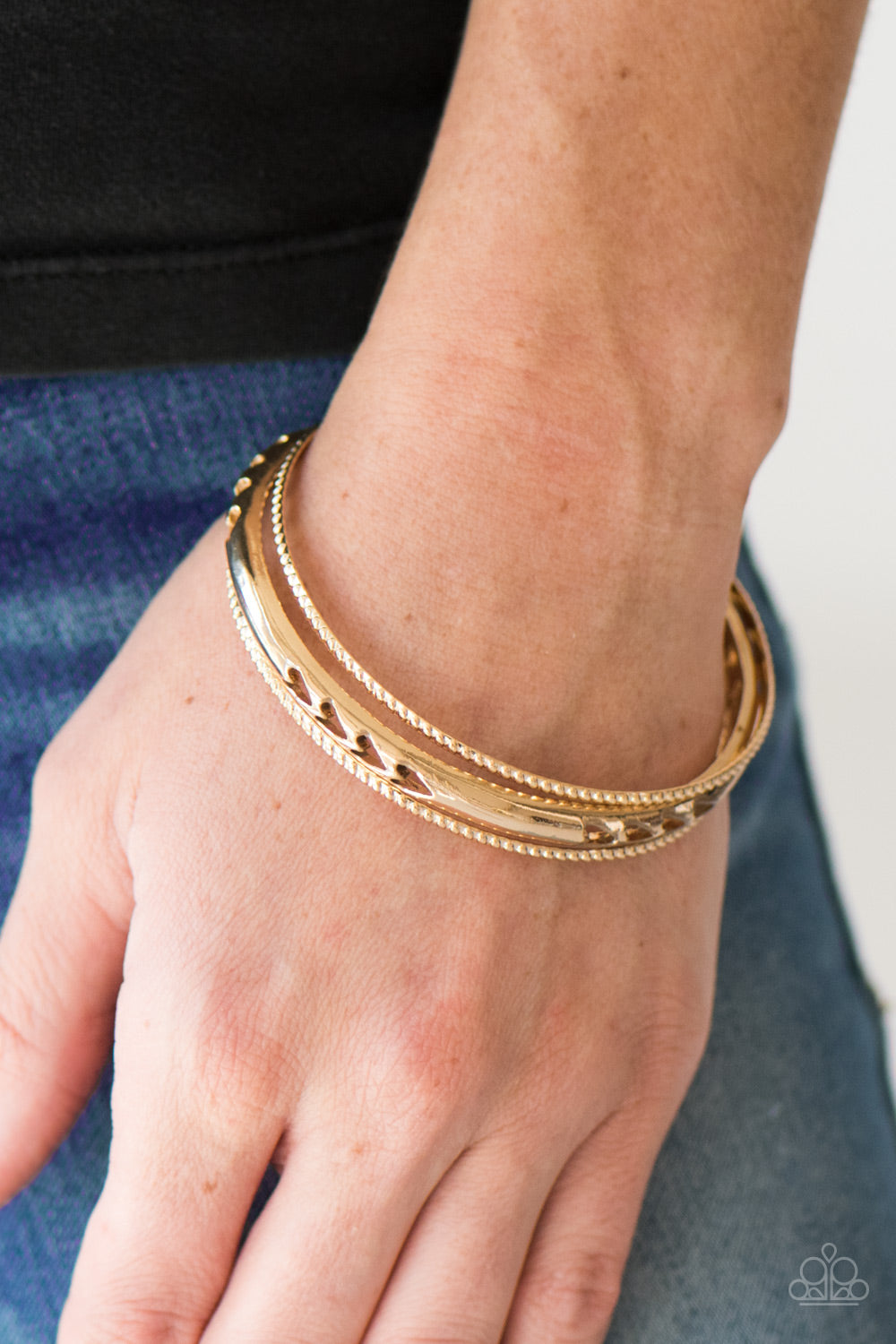 Paparazzi ♥ Amazon Warrior - Gold ♥  Bracelet