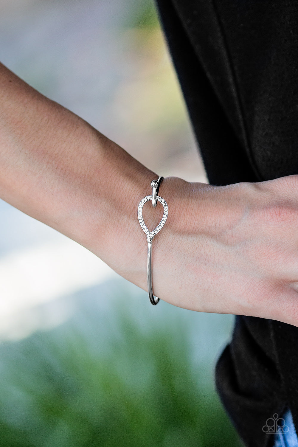 Paparazzi ♥ Metro Magic - White ♥  Bracelet