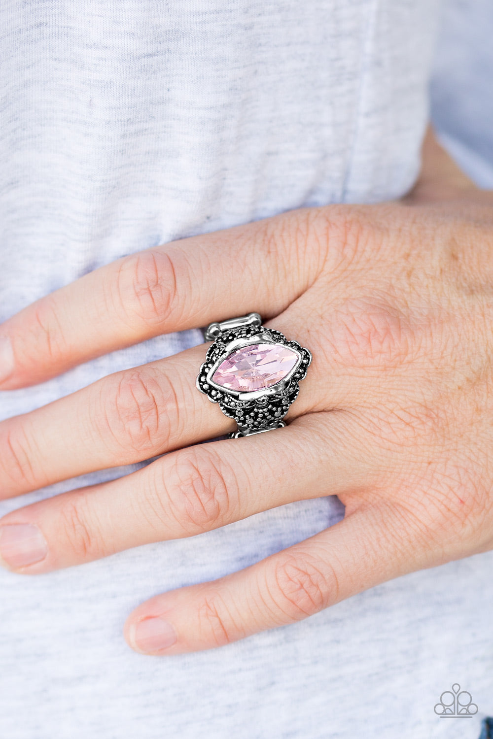 Paparazzi ♥ Queenly Gardens - Pink ♥  Ring