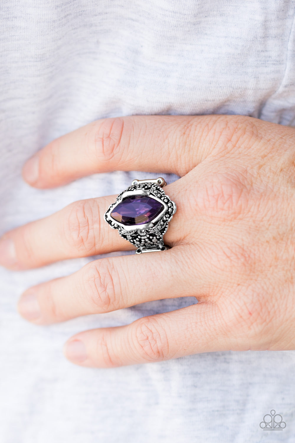 Paparazzi ♥ Queenly Gardens - Purple ♥  Ring