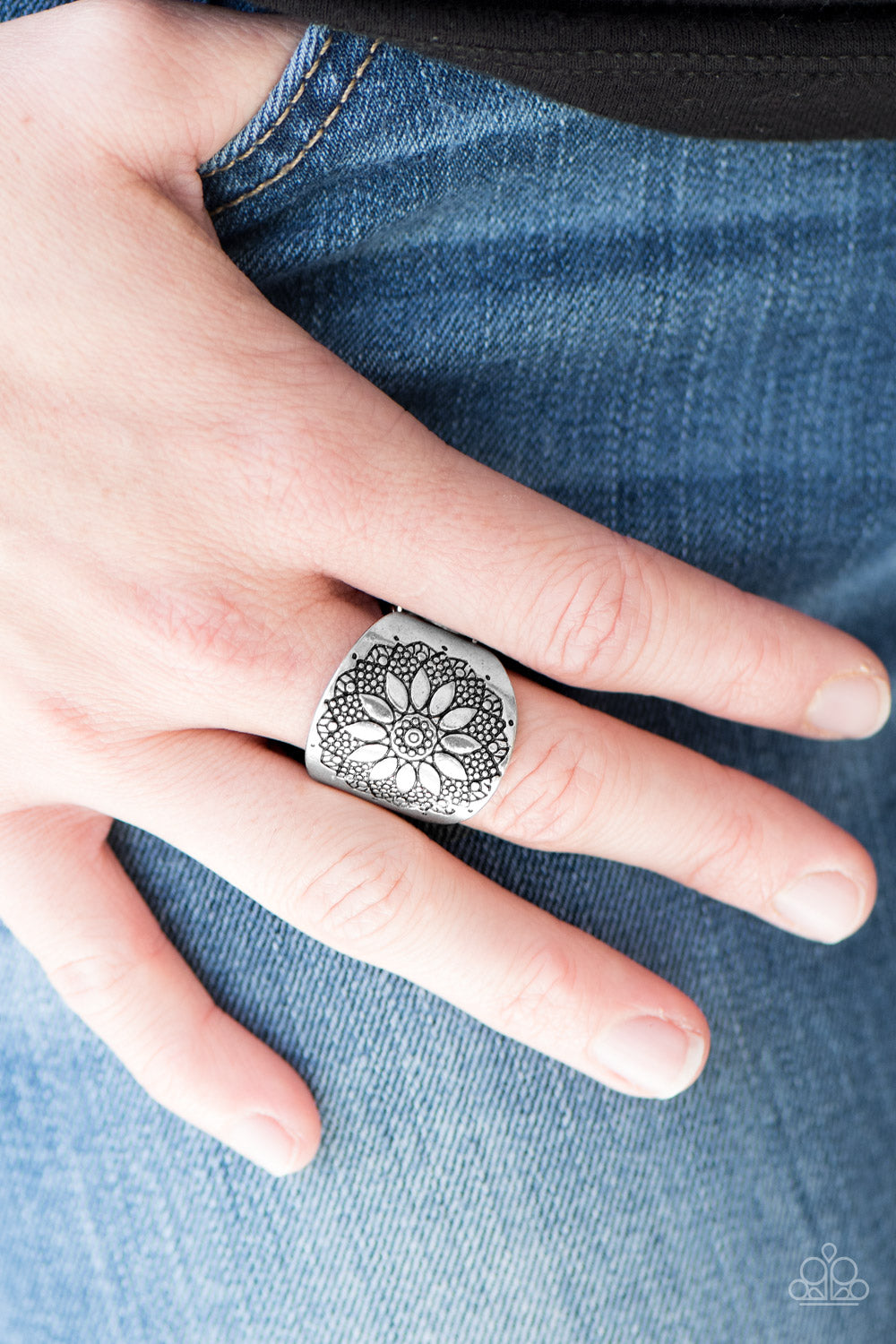 Paparazzi ♥ Country Groves - Silver ♥  Ring
