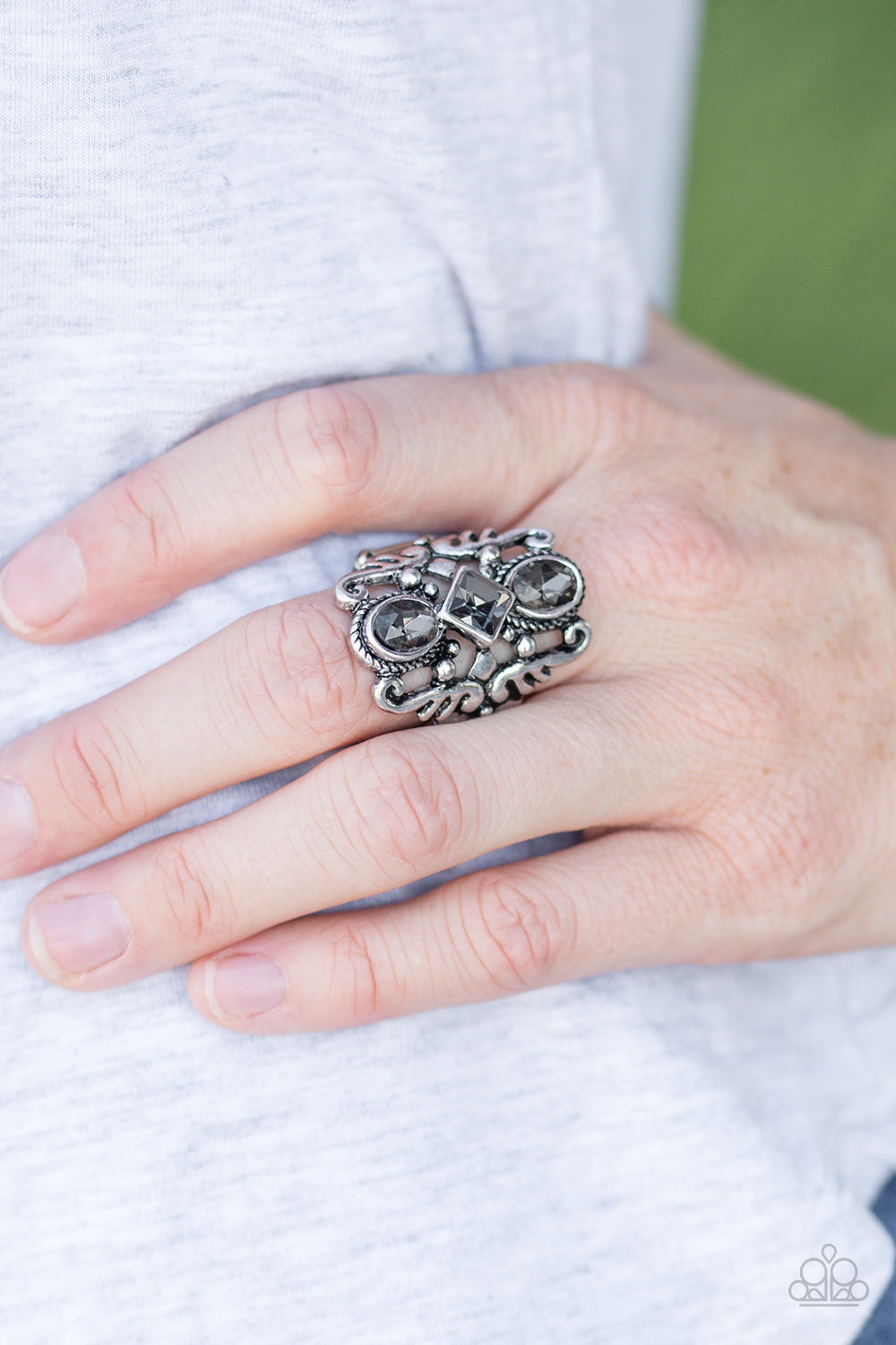 Paparazzi ♥ Tiki Twinkle - Silver ♥  Ring