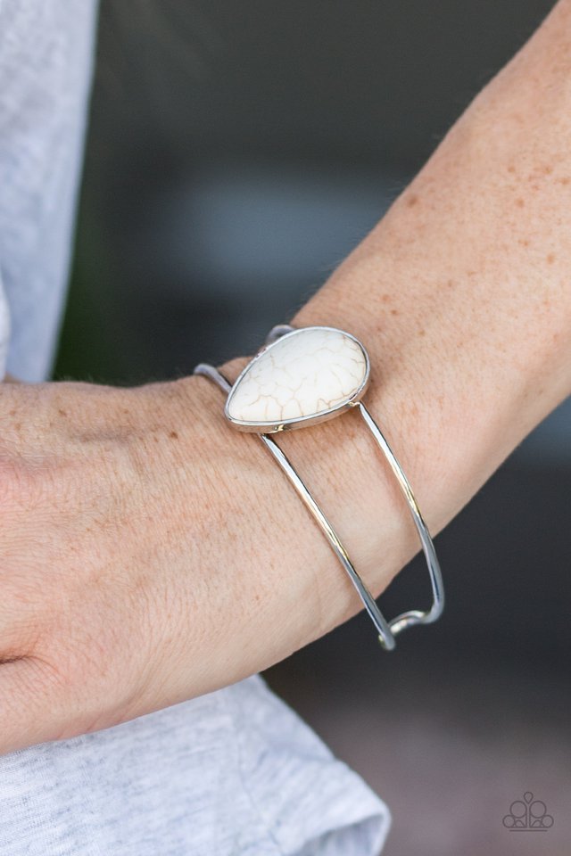 Paparazzi ♥ Hidden Oasis - White ♥ Bracelet